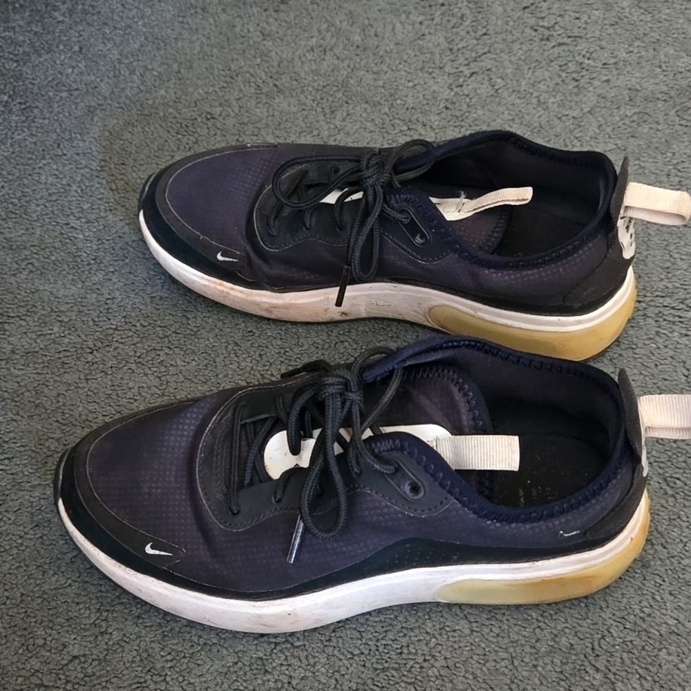 Nike women's Dia sneakers